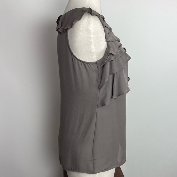 BANANA REPUBLIC Gray Silk Sleeveless Top Tired Ruffle V-Neck Women's Blouse XS - Picture 3 of 7